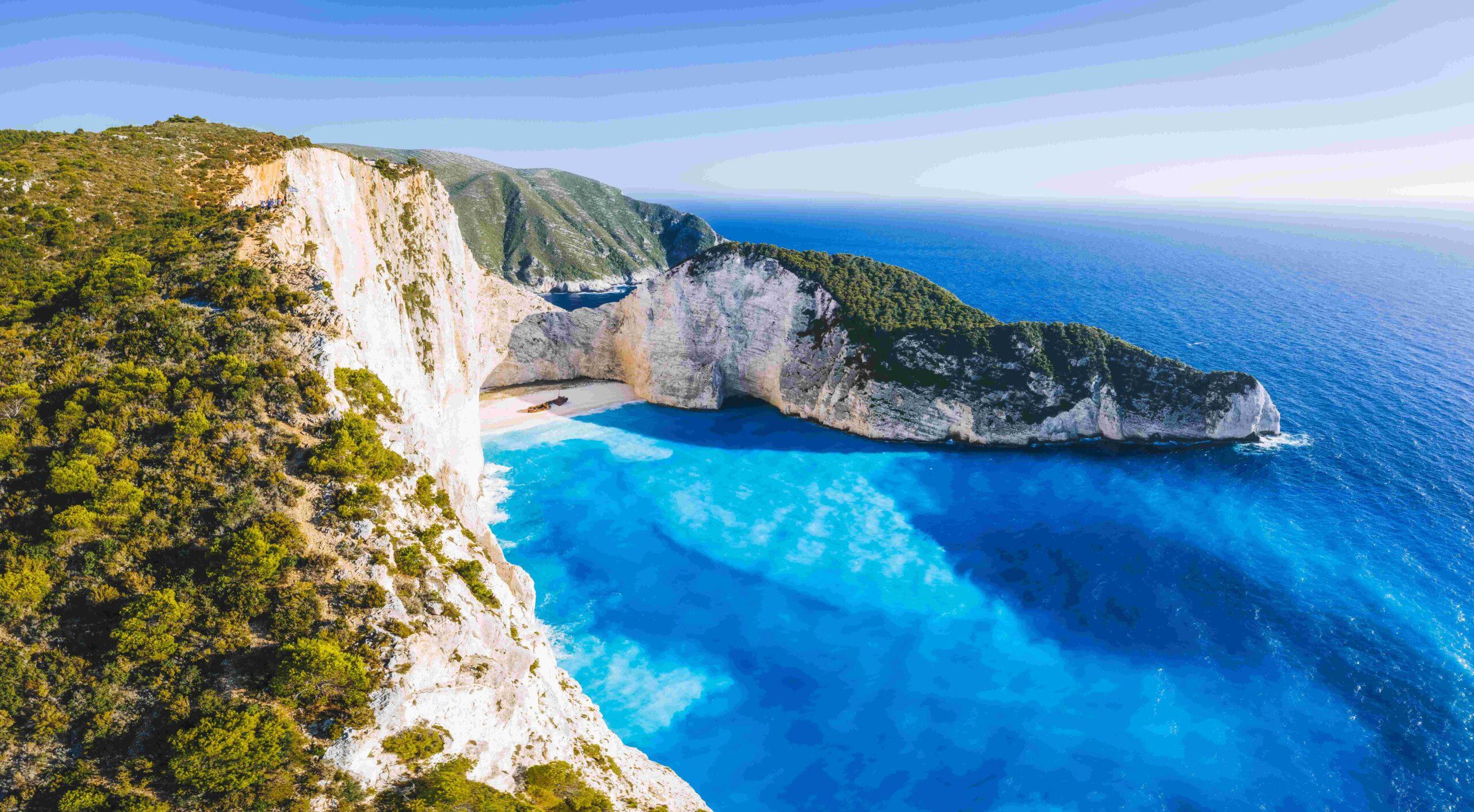 Panoramablick aus der Luft auf den Navagio Beach