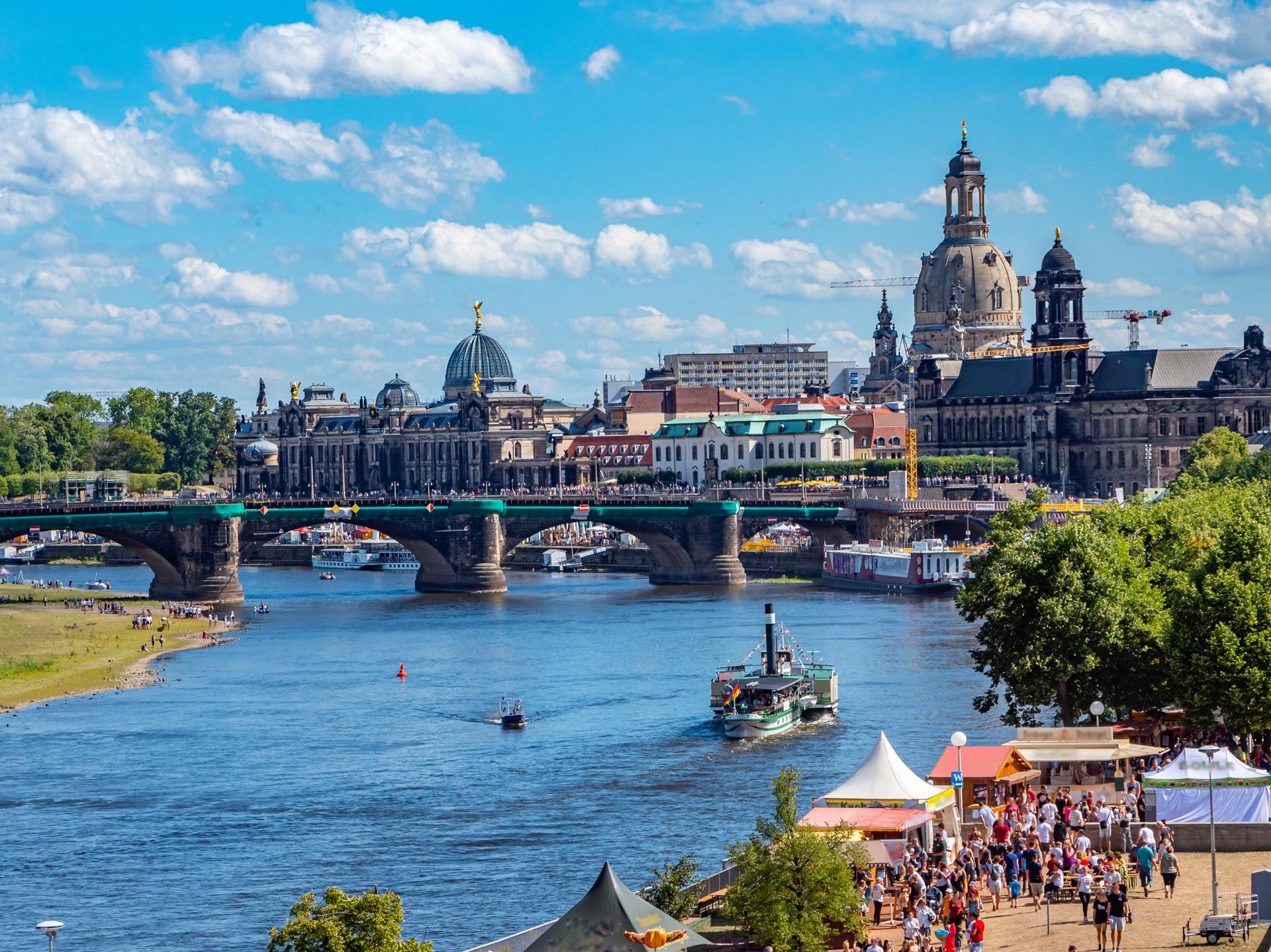 Escort Dresden Panorama mit Elbe und Altstadt