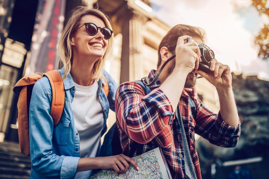 Reisendes Paar beim Fotografieren | Parken Ludwigsburg
